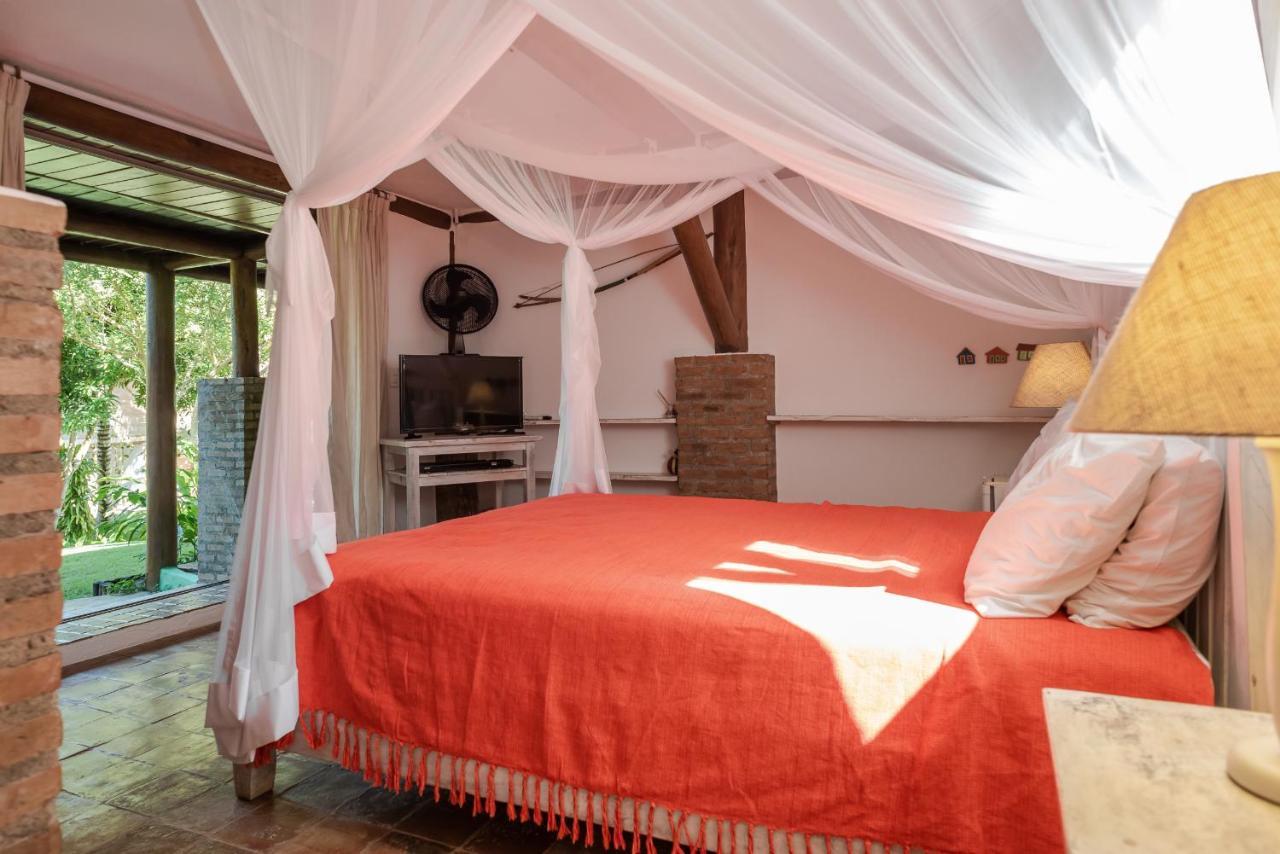 Suites Bangalo Chic Espelho Outeiro Acomodação com café da manhã 
