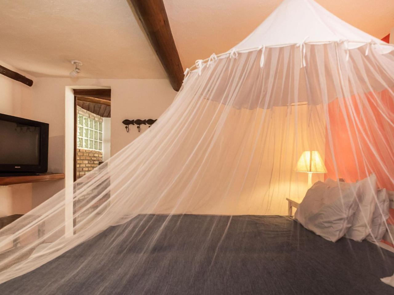 Suites Bangalo Chic Espelho Outeiro Bed & Breakfast